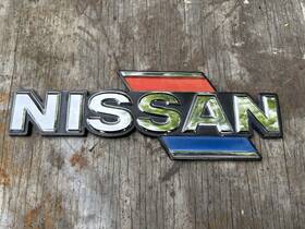 63890-10w00 Nissan 1083.5/84 720 Fender Badge Emblem Rare Used From Japan