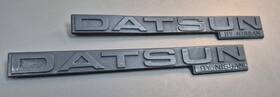 76899-04w00 Nissan 1980-82 Datsun 720 Pickup Truck Oe Front Fender Emblems