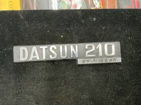 84890-h9100 Nissan Datsun 210 By Emblem
