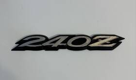 90807-e4602 Nissan Datsun 240z Badge Vintage Item