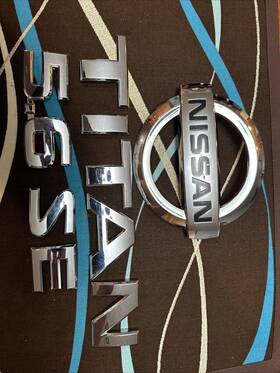 93490-7s200 Nissan 2004-2015 Titan 5.6 Oem Factory Chrome Rear Trunk Tailgate Emblem Set