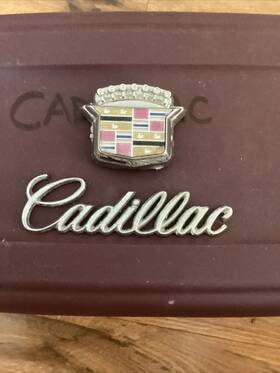 10205225 Oem 10205103 1980 1996 Cadillac Trunk Lock Emblem With Script