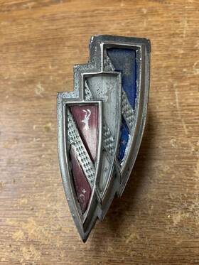 1232853 Oem 1970 70 Buick Skylark Grille Emblem Logo Badge Symbol Vintage Used