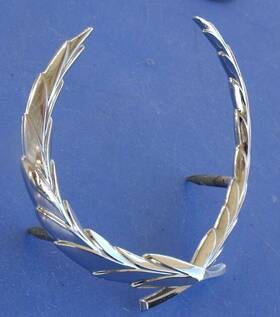 1605417 Oem Cadillac Emblem Hood Front Wreath 75 76 Fleetwood Chrome