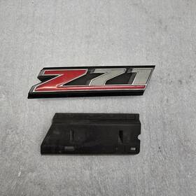 22991166 Oem Chevrolet Z71 Front Grille Emblem Logo Badge Used