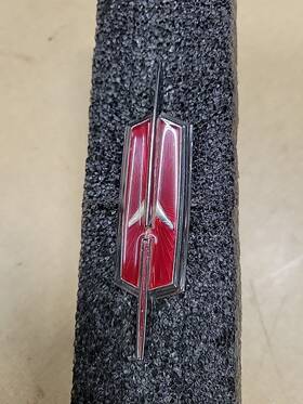 413285 Oem Nos Gm 1973 1974 Oldsmobile 88 98 Header Panel Emblem Ornament 73 74 Chrome