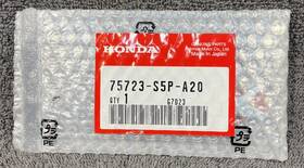 75723-5p-a20 Oem Genuine Honda 75723s5pa20 Nameplate For Civic New Sealed