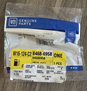 84686958 Oem Cadillac Chrome Xt5 Liftgate Emblem Brand New