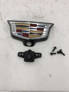 84028419 Oem 84699813 19-23 Cadillac Xt4 Grille Emblem With Bracket And Camera Read