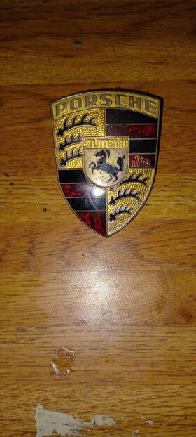 95855960101 Oem Genuine Porsche 944 Emblem