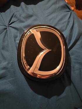 Bder-51730 Oem Dgj3-50721 Mazda Front Grille Emblem