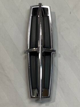 De93-8b262-aa Oem Lincoln Ford 2013 - 2019 Mkt Front Bumper Grille Emblem Badge