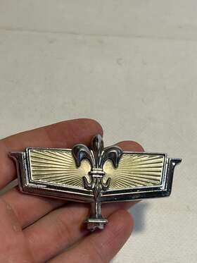 Pt339202 Oem Chevy Caprice Header Panel Emblem Hood Ornament Lowrider Donk