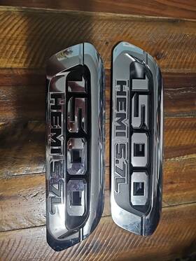 68276334aa Oem Ram Part 2019 2020 2021 2022 1500 Hemi 5.7l L And R Side Hood Emblem Chrome