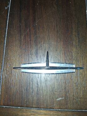 587140 Oldsmobile 13686/587140 Emblem 1962 /98 Model From 2 Door Will Need Mounting Studs Repaired