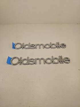 20695878 Oldsmobile New Lot Of 2 Cutlass Supreme Hood Corner Nameplate Emblem 1988-1991