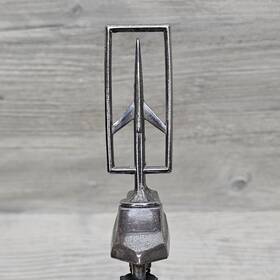 22546298 Oldsmobile Vintage Car Hood Ornament Emblem Silver Oem Spring Mount