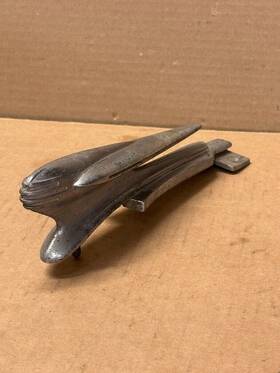 T-29750 Oldsmobile 407660 1936 6 Cyl Original Hood Ornament