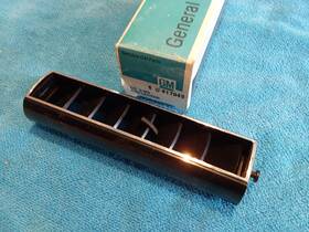 417043 Oldsmobile Nos Gm 1974-75 Olds Delta 88 98 Toronado Dash Outlet Vent Deflector