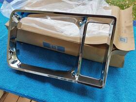 557380 Oldsmobile Nos Gm 1978-79 Olds Cutlass Rh Headlight Bezel Front Chrome New Boxed