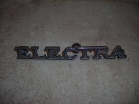 8702431 Original Gm Buick Nice 1970 Electra Rear Quarter Panel Emblem 70