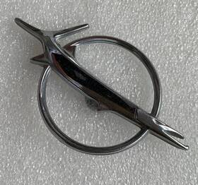 2784610 Plymouth Barracuda Original 1967-68 Hood Emblem
