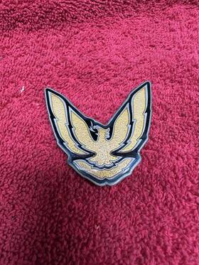 10052385 Pontiac 1987-1992 Trans Am Gta -black Gold Rear Sail Panel Bird Emblem Oem