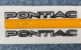 20306756 Pontiac 1990s 2 Chrome Plastic Scripts/emblems Beveled Edge Paint Loss