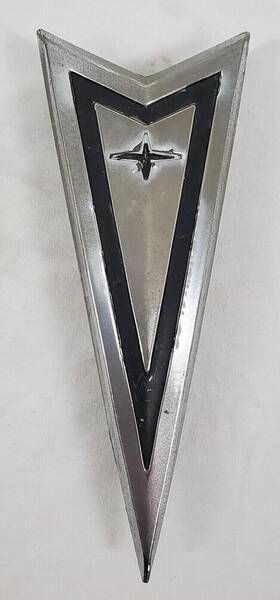 4438272 Pontiac #4438272 Vintage Emblem - Used