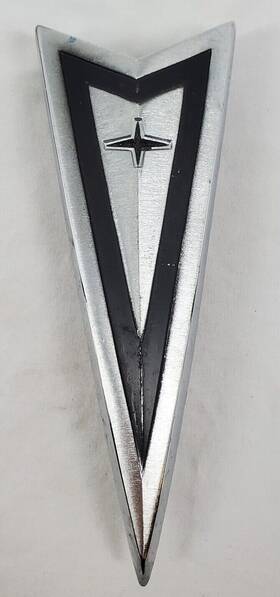 4486357 Pontiac #4486357 Vintage Emblem - Used