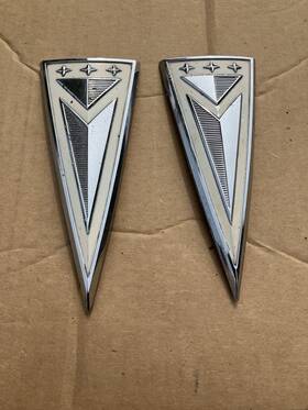 4884857 Pontiac 1963 Catalina Hood And Trunk Badges