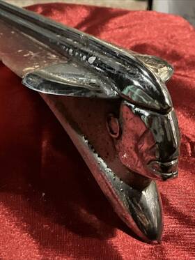 510585 Pontiac 1948 Silver Streak Hood Ornament