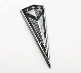 538721 Pontiac 19300 1961-1962 Catalina Bonneville Ventura Circa Vintage Metal Emblem