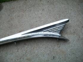 570808 Pontiac 1957 Super Rare 1st Design Hood Ornament Molding Gm #