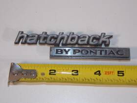 9642329 Pontiac Vtg 1966 Hatchback Car Vehicle Emblem Badge