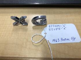 9770898 Pontiac 9770891 1963 63 Grand Prix Front Fender Name Emblem X And G