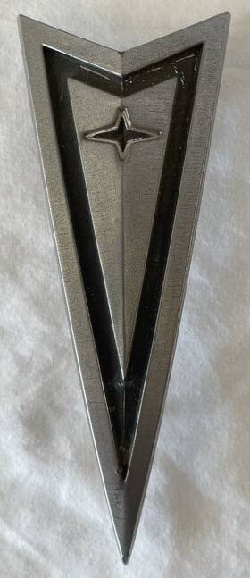 9783370 Pontiac 1966-1967 Gto Hood Arrow Emblem