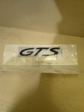 9y0853675l Porsche Cayenne Black Gts Badge
