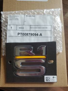 Pt00879094 Rivian Pt00879089 New Oem Inch R1s Chrome Emblem Badge 2022-24