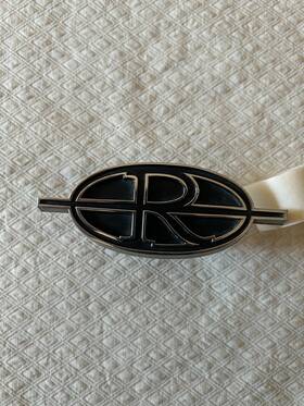 1237433 Riviera 1971-72 Buick Grill Emblem Badge #1237433 In Excellent Condition Look