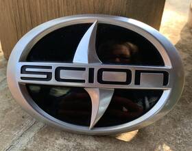 7530112520 Scion Grille Emblem Oem Gently Used Condition Studs Intact