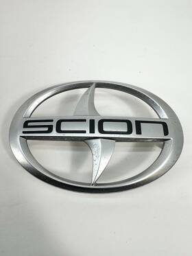 75311-52090 Scion 2004 - 2006 Xa Front Grille Silver Emblem Badge Logo Oem
