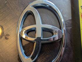 277-f Toyota Original Oem Trunk Emblem 277f - Used