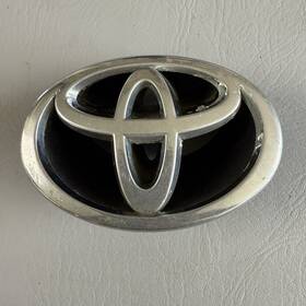 75311-02080 Toyota 73511-02080 01-02 Corolla Front Grille Badge Emblem Logo Letters Oem Read