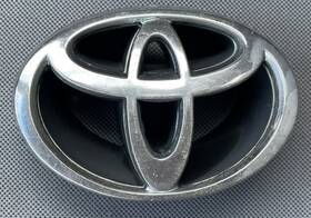 75311-02040 Toyota 1993-1997 Corolla Front Grille Emblem