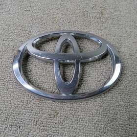 75311-04060 Toyota 2005 - 2011 Tacoma Front Radiator Grill Emblem Logo Badge Oem
