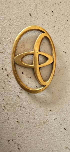 75311-06020 Toyota 1999 2000 2001 Solara Front Grille Emblem Badge Logo Gold #1 Oem