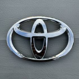 75311-07020 Toyota 2007-2011 Avalon Front Bumper Chrome Badge Emblem Logo Oem