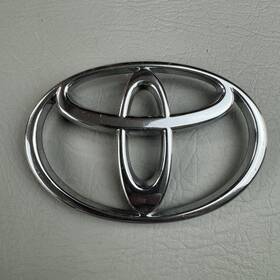 75311-0c010 Toyota 01-04 Sequoia 00-02 Tundra Front Grille Emblem Badge Oem