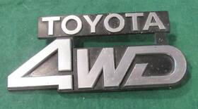 75311-16360 Toyota 1980s Era Plastic Screw On Grille Emblem One Version